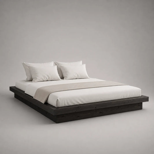 Schwarzes Doppelbett mit Kiefernholzrahmen